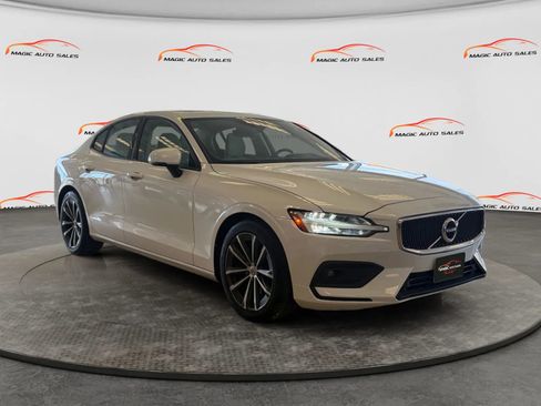 Used 2021 Volvo S60 T6 Momentum image 3