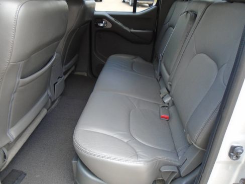 Used 2014 Nissan Frontier SL RWD image 10