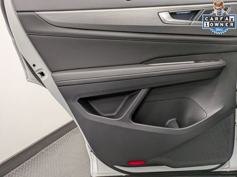 Used 2025 Volkswagen Atlas Cross Sport SE w/ Panoramic Sunroof Package image 23