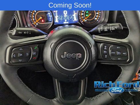 Used 2025 Jeep Wrangler Unlimited Rubicon AWD/4WD image 11