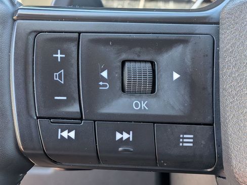 Used 2025 Nissan Rogue SV AWD/4WD image 14