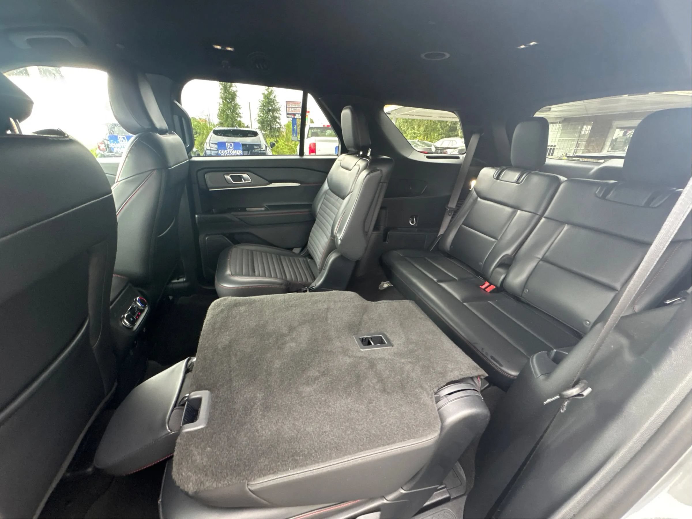 Used 2026 Ford Explorer ST-Line w/ ST-Line Street Pack RWD image 12