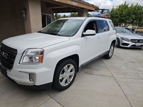 Used 2017 GMC Terrain SLE FWD image 2
