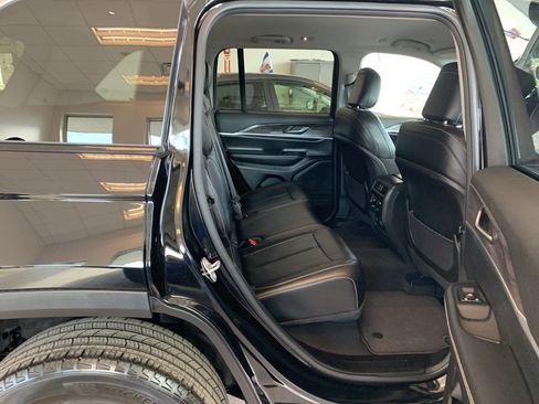 Used 2023 Jeep Grand Cherokee Limited AWD/4WD image 17