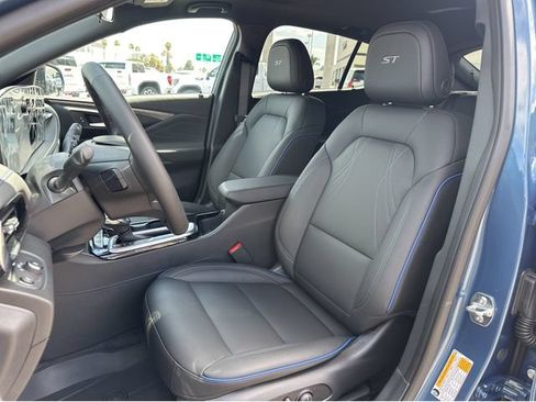New 2026 Buick Envista Sport Touring w/ Convenience I Package FWD image 23
