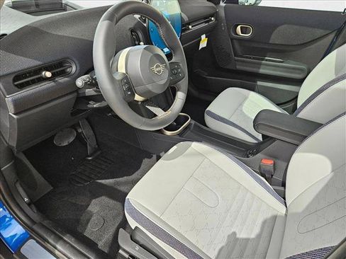 Used 2026 MINI Cooper 4-Door Hardtop FWD image 9