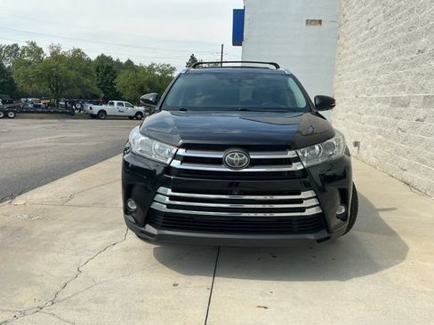 Used 2019 Toyota Highlander Limited Platinum AWD/4WD image 2