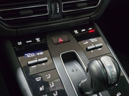 Used 2024 Porsche Macan AWD/4WD image 13
