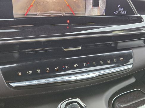 Used 2023 Cadillac Escalade ESV Sport Platinum image 11