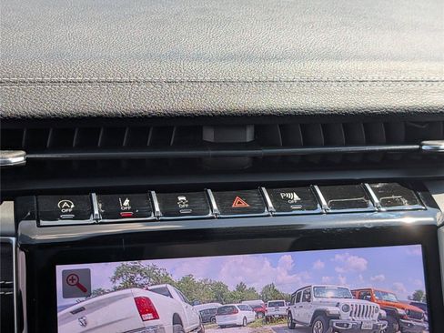 Used 2023 Jeep Grand Cherokee Limited AWD/4WD image 32