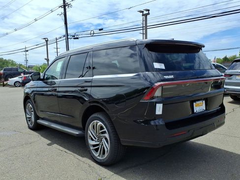 New 2026 Lincoln Navigator Premiere AWD/4WD image 4