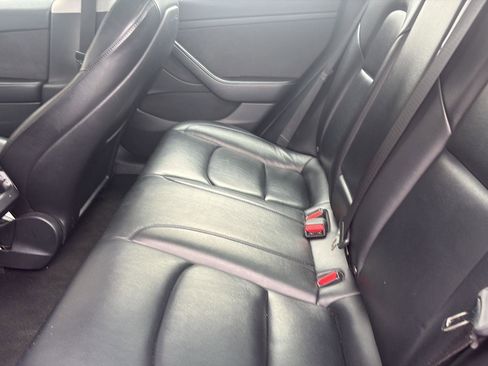 Used 2022 Tesla Model 3 RWD image 9