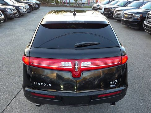 Used 2019 Lincoln MKT AWD image 12