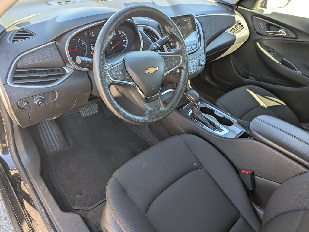 Used 2025 Chevrolet Malibu LT FWD image 24