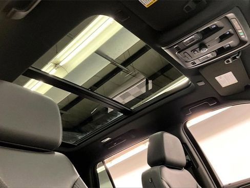 Used 2024 Chevrolet Tahoe LT image 17