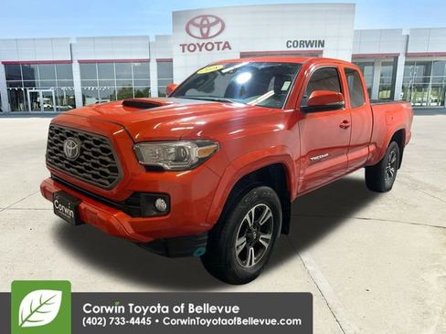 Used 2018 Toyota Tacoma TRD Sport image 4