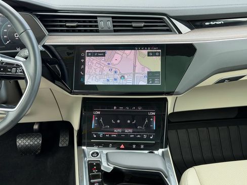 Certified 2024 Audi Q8 e-tron Premium Plus w/ Premium Plus Package AWD/4WD image 24