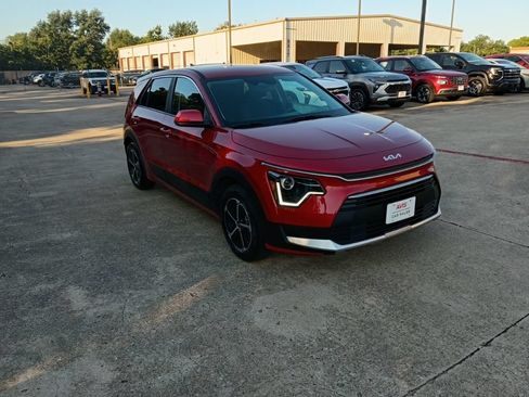 Used 2025 Kia Niro LX FWD image 6