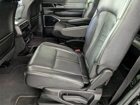 Used 2022 Jeep Wagoneer Series III w/ Rear Seat Video Group 1 image 30