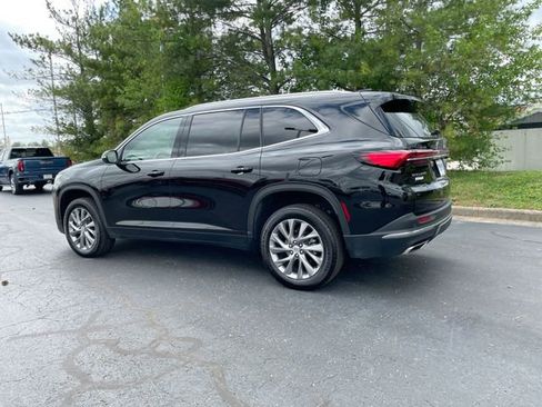 Used 2025 Buick Enclave Preferred image 3