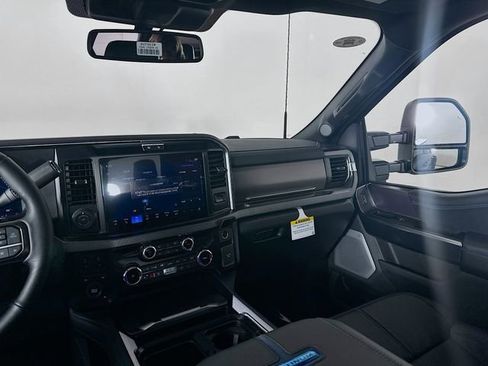 New 2026 Ford F450 Platinum w/ FX4 Off-Road Package image 25