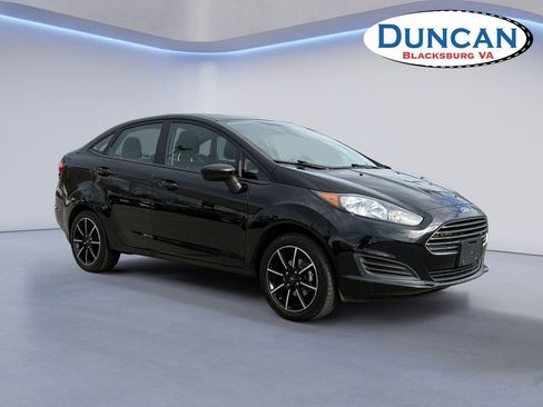 Used 2018 Ford Fiesta SE image 1