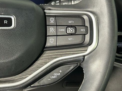 Used 2022 Jeep Wagoneer Series II AWD/4WD image 29