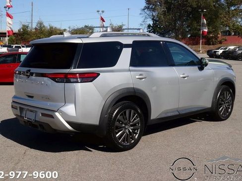 Used 2022 Nissan Pathfinder SL w/ SL Premium Package image 5