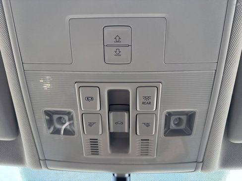 Used 2019 Volkswagen Tiguan SE image 25