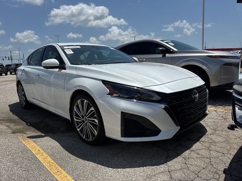 Used 2023 Nissan Altima 2.5 SL FWD image 2