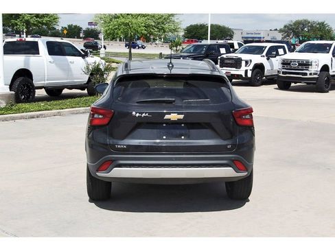 Used 2024 Chevrolet Trax LT w/ Driver Confidence Package image 5