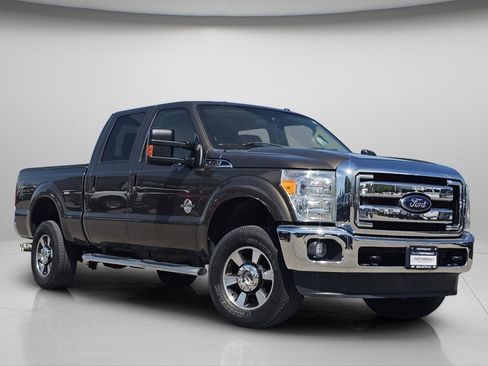 Used 2016 Ford F350 Lariat w/ Camper Package AWD/4WD image 2