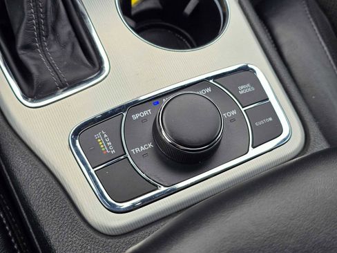 Used 2019 Jeep Grand Cherokee SRT image 26