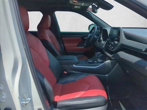 Used 2021 Toyota Highlander XSE FWD image 21