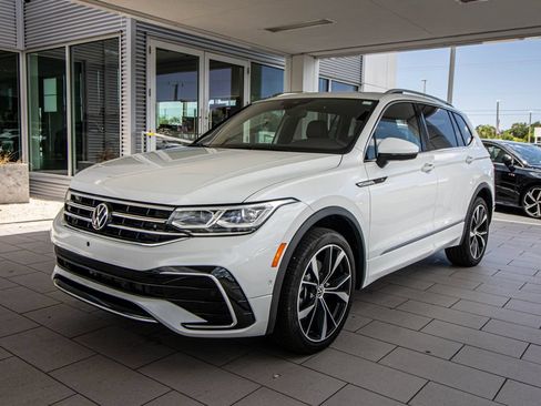 Certified 2024 Volkswagen Tiguan SEL R-Line AWD/4WD image 10