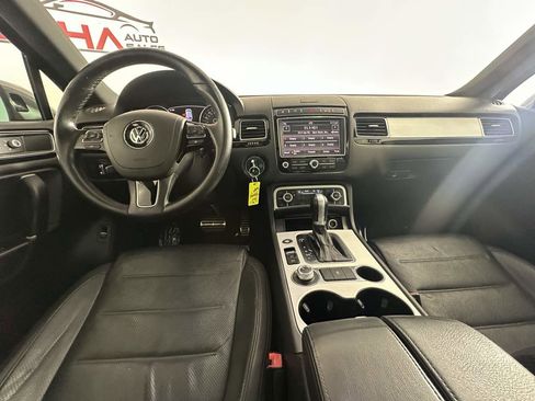 Used 2017 Volkswagen Touareg Wolfsburg Edition image 28