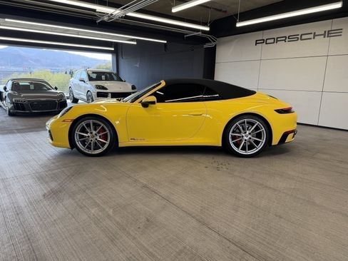 Used 2021 Porsche 911 Carrera image 2