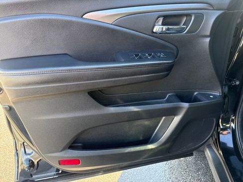 Used 2022 Honda Pilot Sport image 9