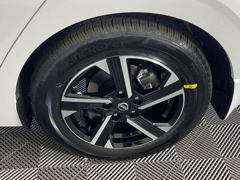 New 2025 Nissan Sentra SV image 31