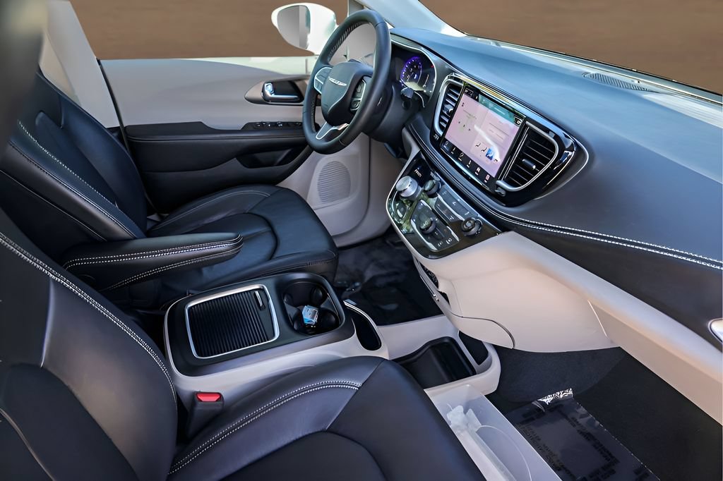 Used 2022 Chrysler Pacifica Touring-L AWD/4WD image 31
