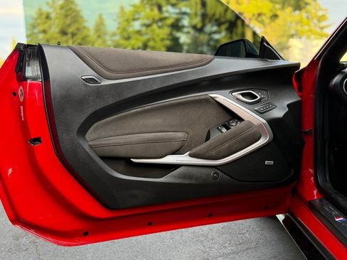 Used 2018 Chevrolet Camaro ZL1 RWD image 13