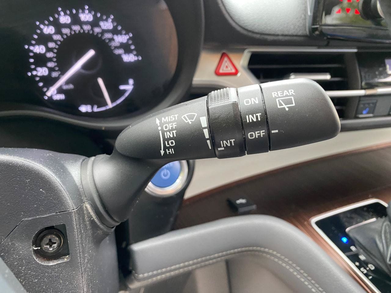 Used 2024 Toyota Sienna XLE FWD image 68
