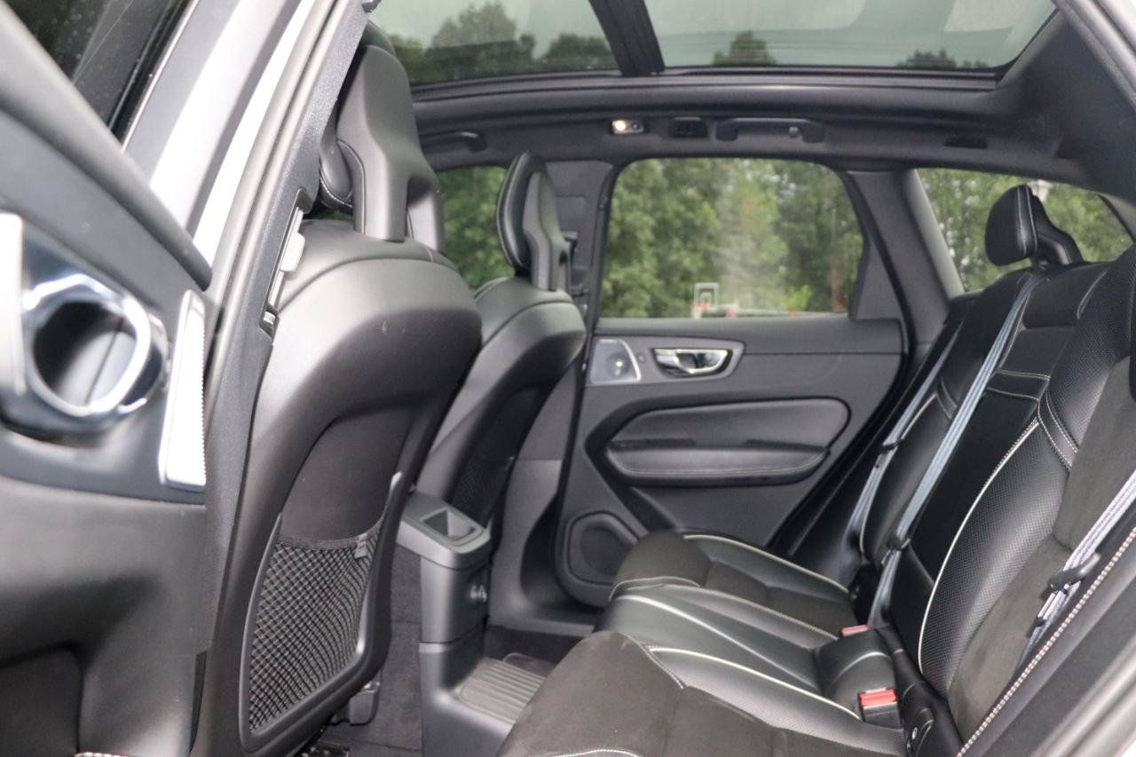 Used 2018 Volvo XC60 T8 R-Design w/ Convenience Package AWD/4WD image 15