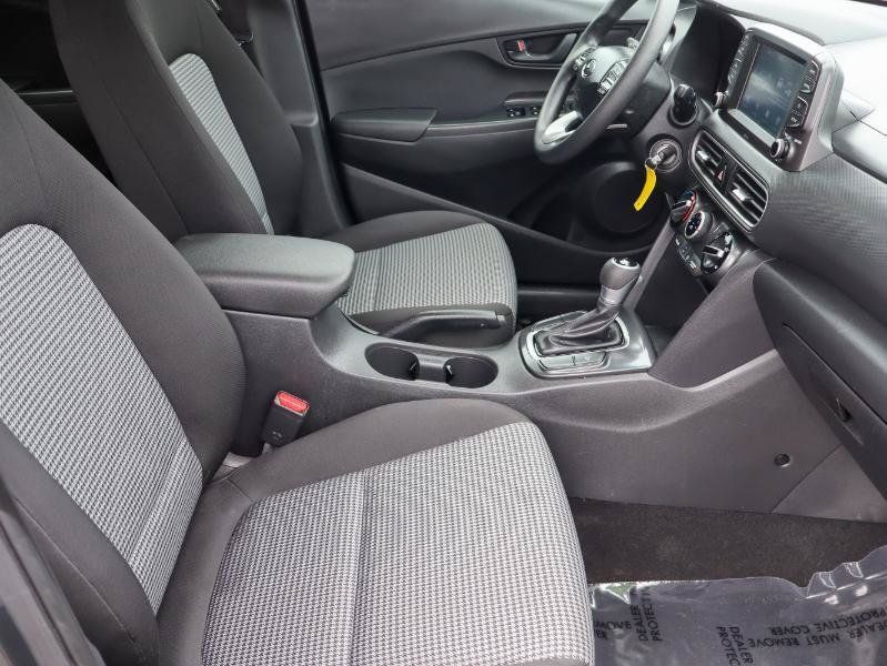 Used 2020 Hyundai Kona SE w/ Cargo Package FWD image 12