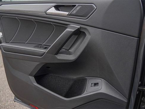 New 2024 Volkswagen Tiguan SE R-Line image 19