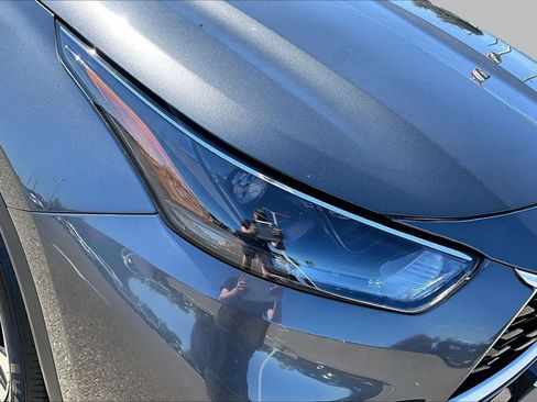 Used 2022 Toyota Highlander XLE FWD image 27