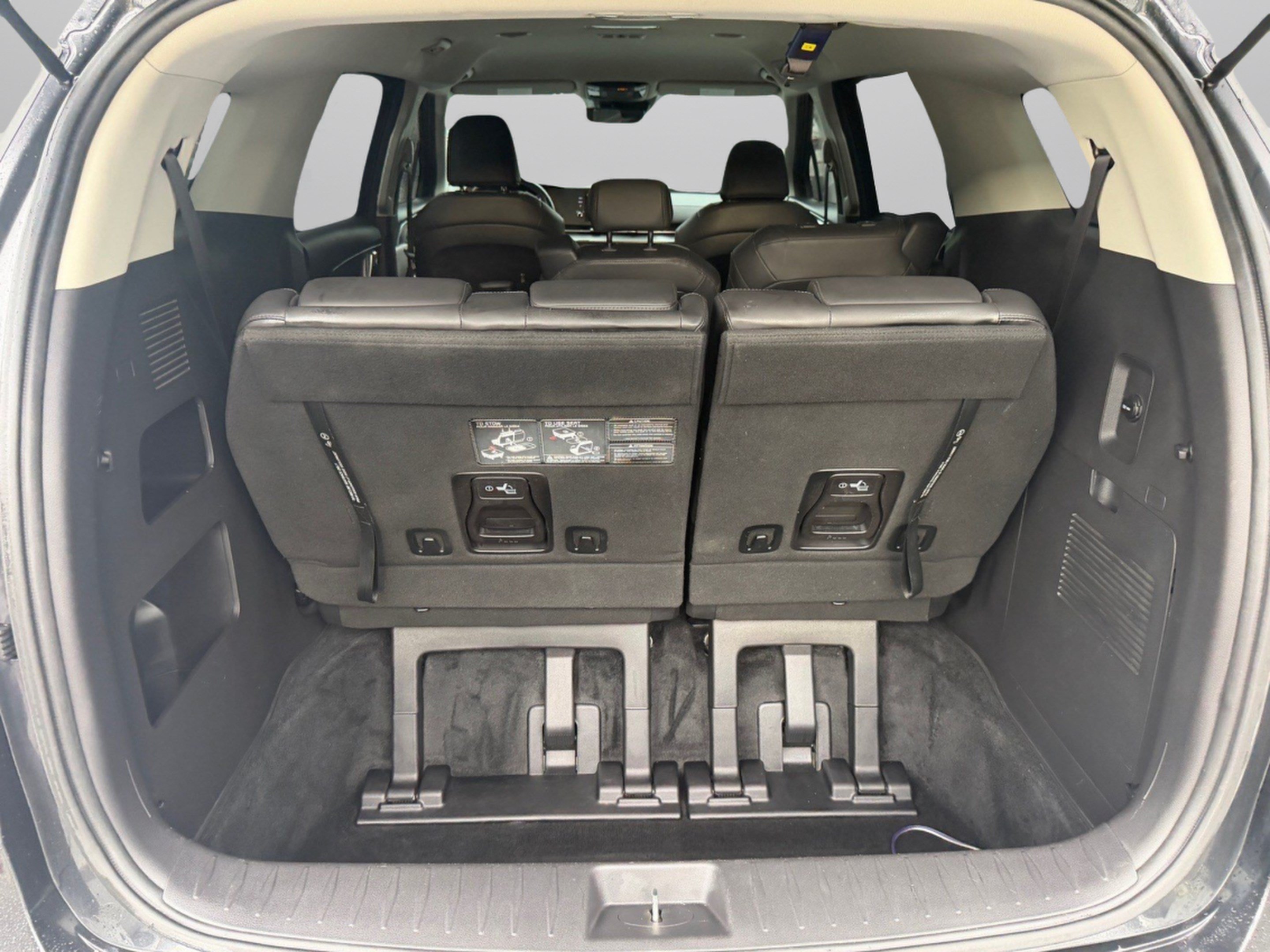 Used 2022 Kia Carnival LX FWD image 41