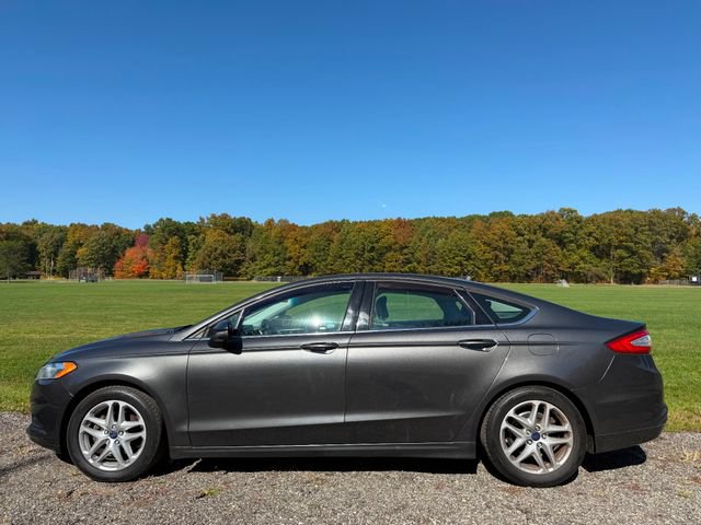 Used 2016 Ford Fusion SE FWD image 2