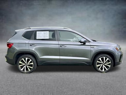Certified 2022 Volkswagen Taos SE AWD/4WD image 4