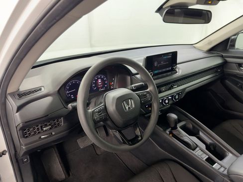 Certified 2025 Honda Accord SE image 4